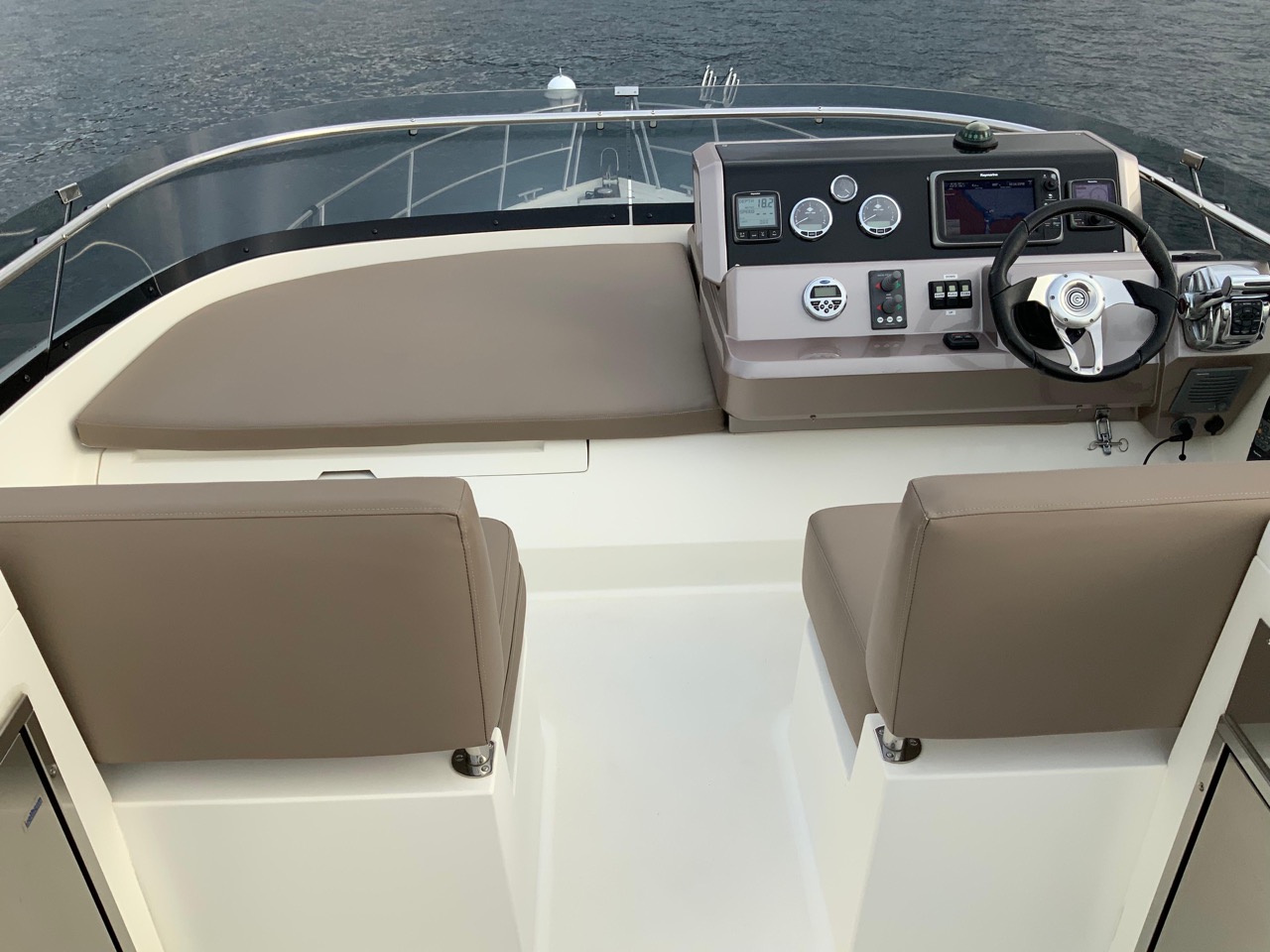 Galeon 420 Fly, 2013 image 11