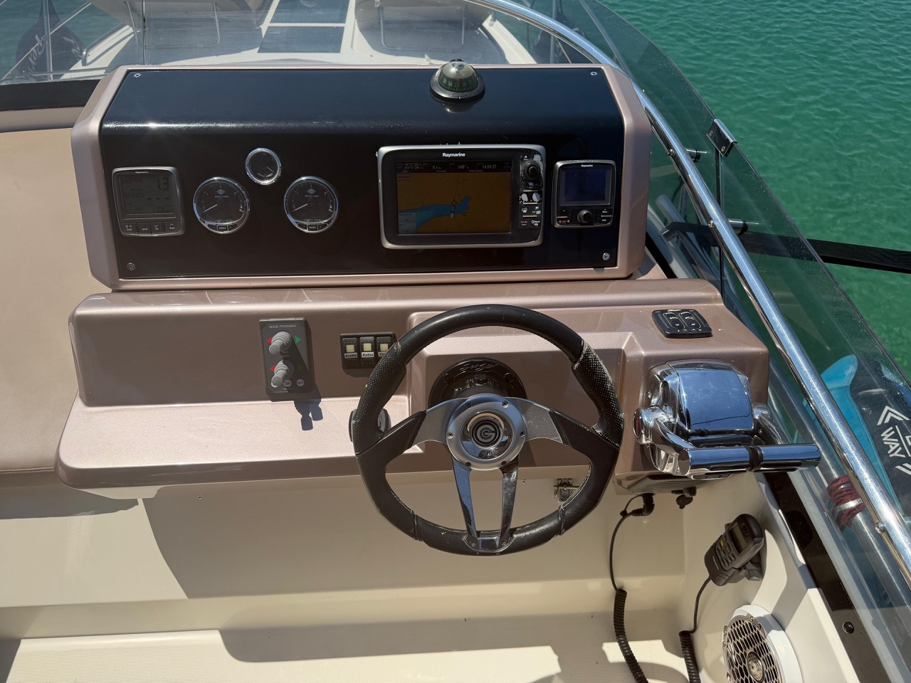 Galeon 420 Fly, 2013 image 12