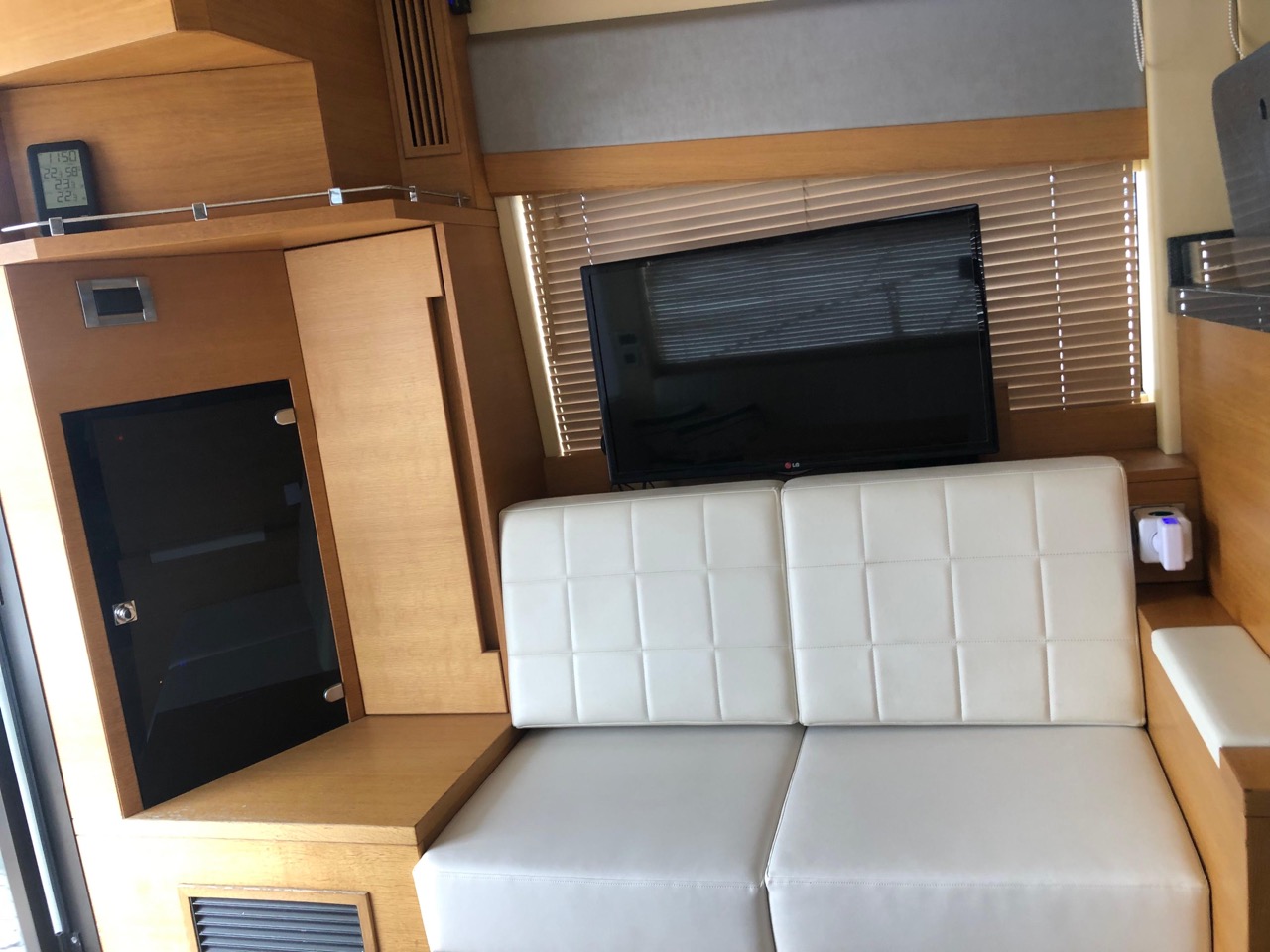 Galeon 420 Fly, 2013 image 15