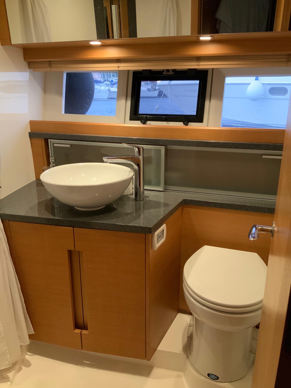 Galeon 420 Fly, 2013 image 19
