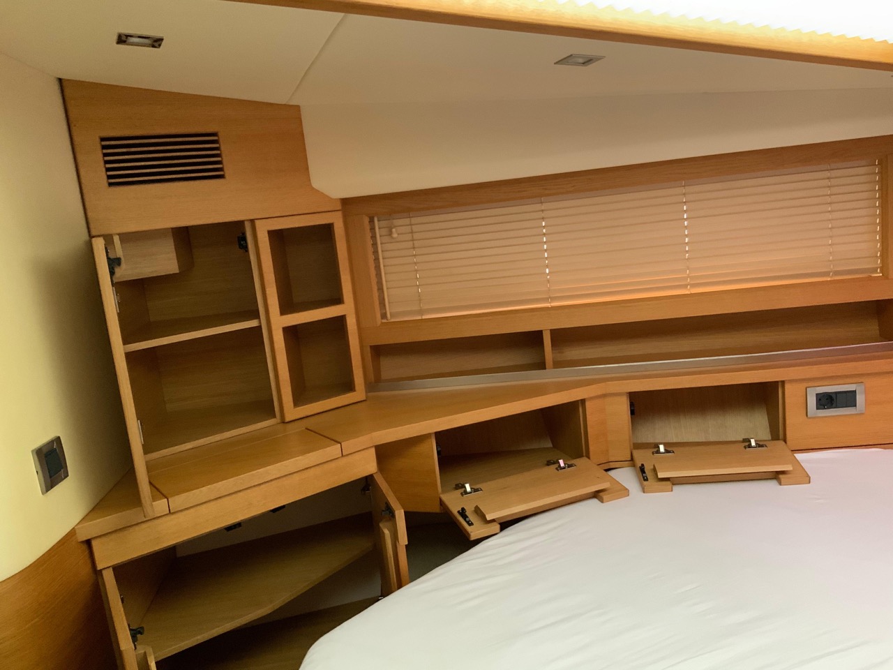 Galeon 420 Fly, 2013 image 21