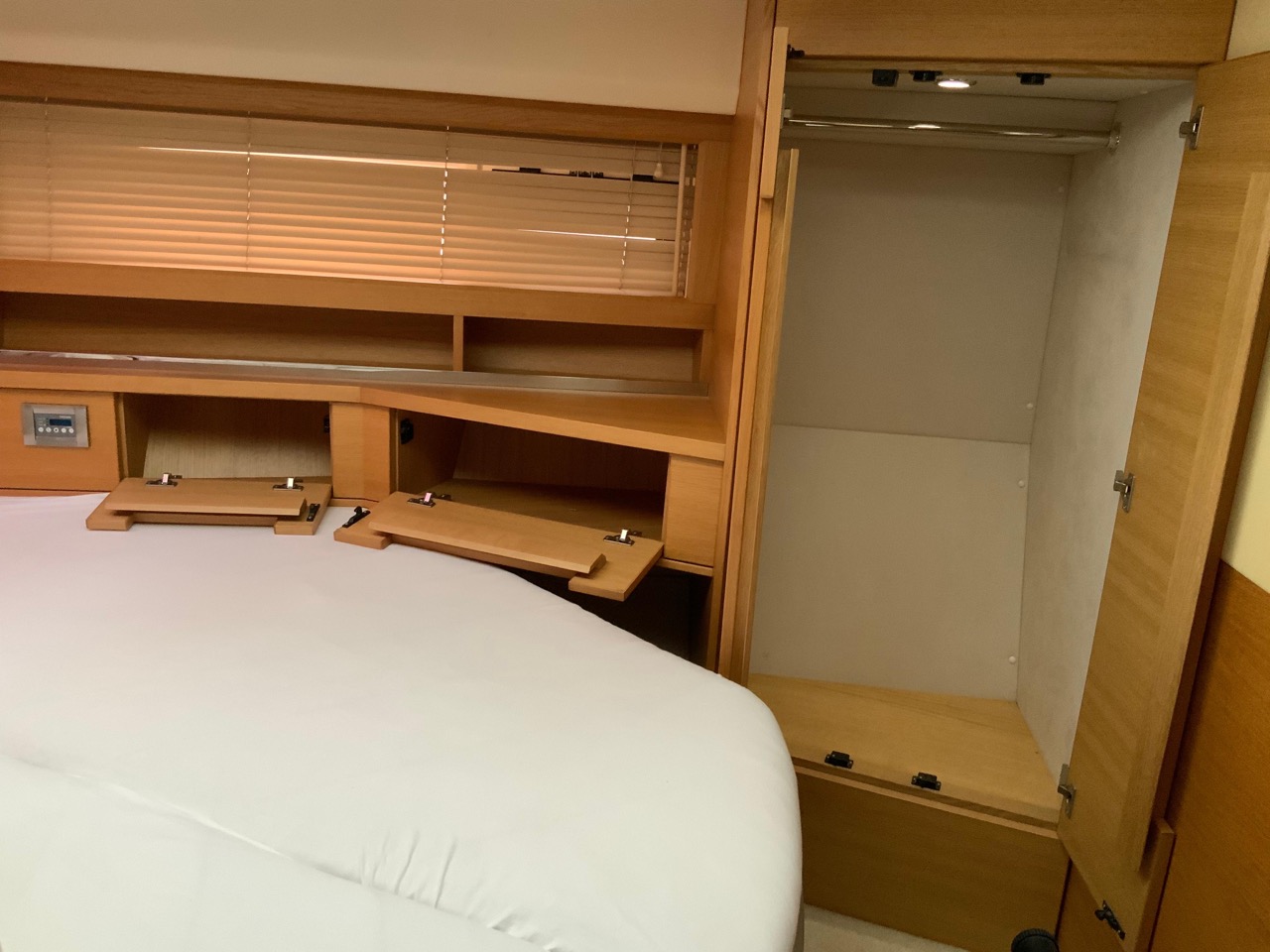 Galeon 420 Fly, 2013 image 24