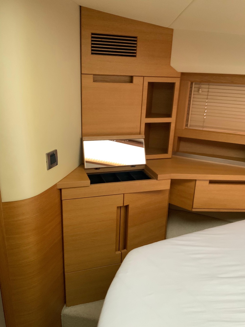 Galeon 420 Fly, 2013 image 25